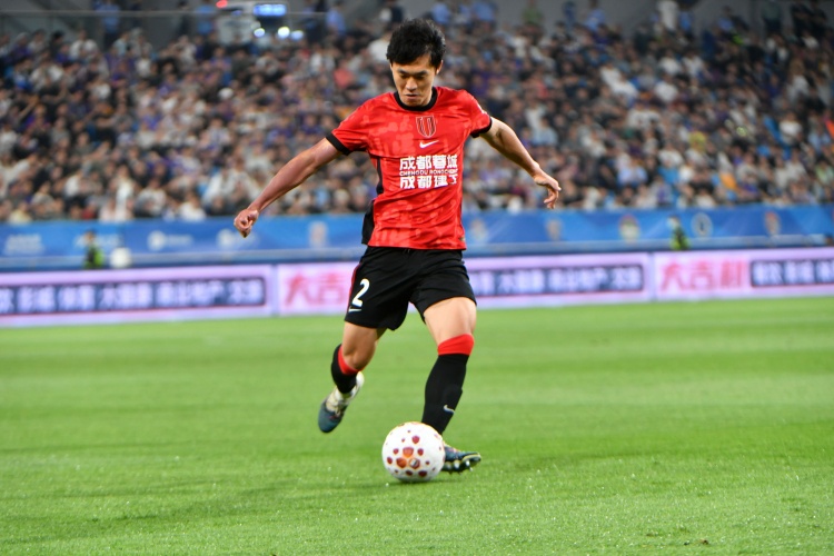 九游电脑版-足球报评中超半程U23球员TOP10：胡荷韬、王钰栋、李昊、杨希在列